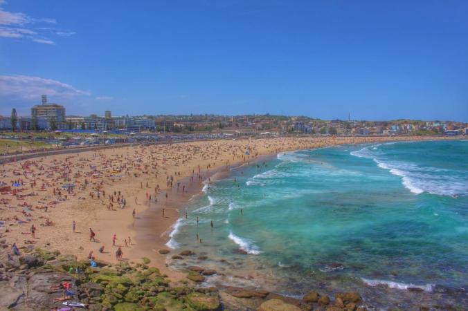 Visitors crowd to Bondi Beach, Sydney, NSW, Australia on a sunny afternoon. Image: Su Leslie, 2015