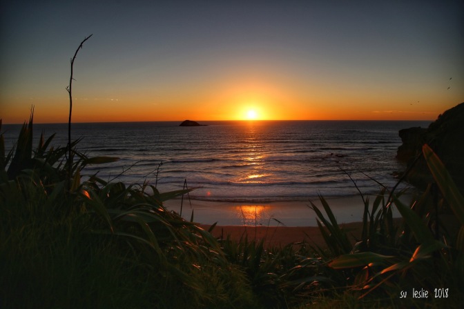 Muriwai sunset, NZ. Image: Su Leslie, 2018