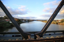 Whanganui River -- looking upstream from Aramoho Rail Bridge. Su Leslie 2018