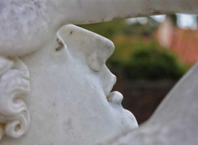 Detail, marble statue, Auckland Wintergardens. Image: Su Leslie