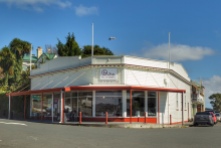 Gallery and cafe in the picturesque little town of Rawene, NZ. Image: Su Leslie 2019